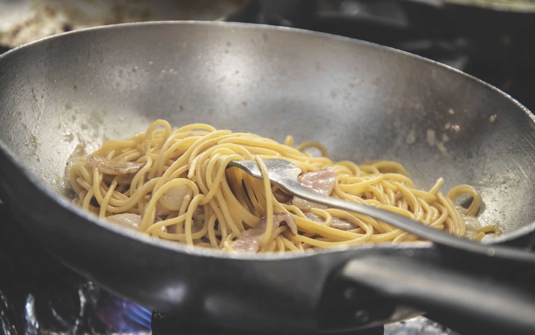 Carbonara in preparazione